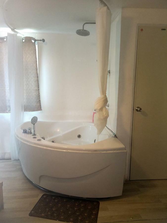 Interpartie Hotel (Adults Only) Бангкок Экстерьер фото