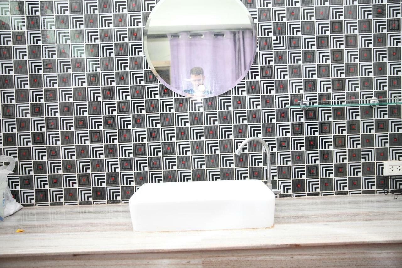 Interpartie Hotel (Adults Only) Бангкок Экстерьер фото