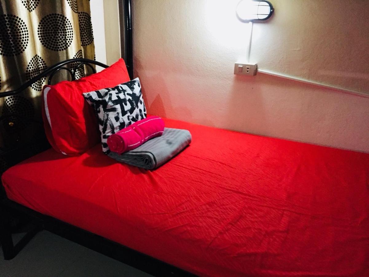 Interpartie Hotel (Adults Only) Бангкок Номер фото